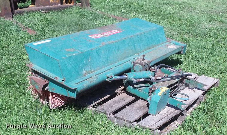 image for item DV9482 Ransomes RS350 broom