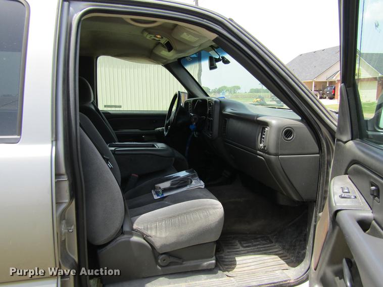image for item DW9275 2007 GMC Sierra 1500 Crew Cab pickup truck
