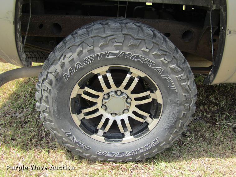 image for item DW9275 2007 GMC Sierra 1500 Crew Cab pickup truck