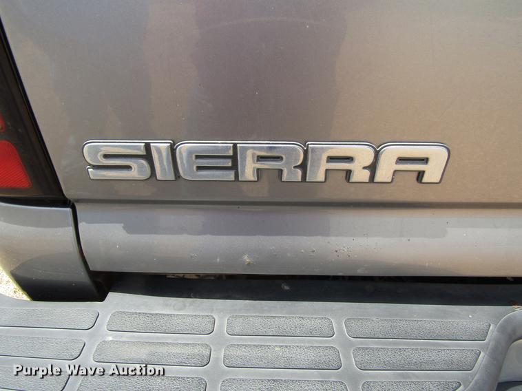 image for item DW9275 2007 GMC Sierra 1500 Crew Cab pickup truck