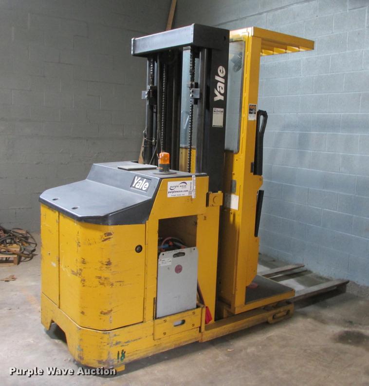 image for item DX9448 Yale C826N01933 forklift