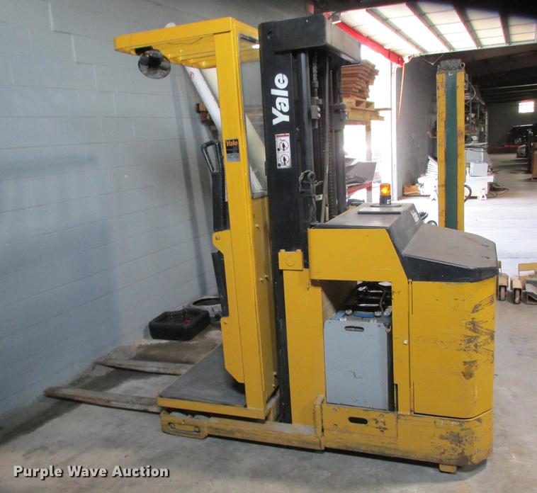 image for item DX9448 Yale C826N01933 forklift