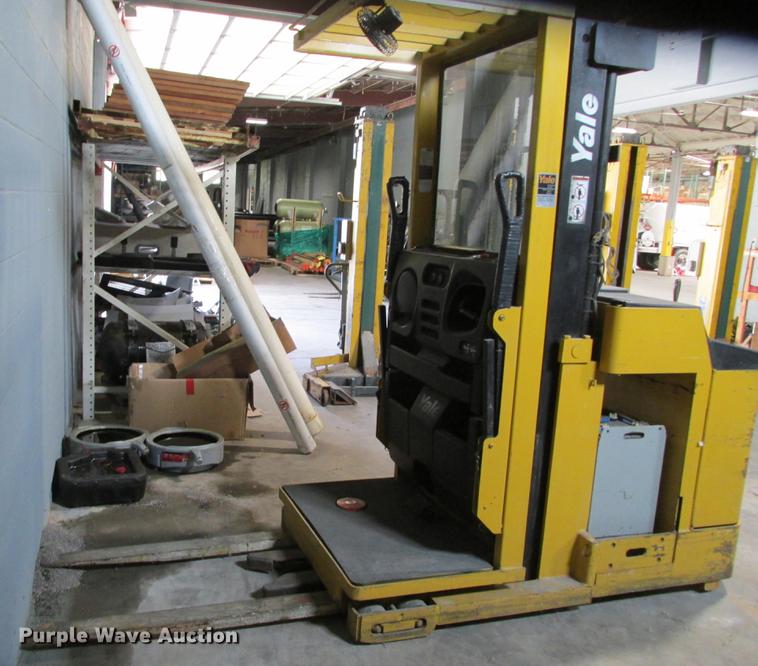 image for item DX9448 Yale C826N01933 forklift
