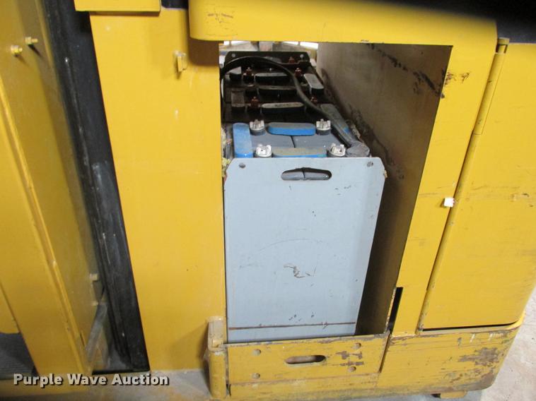 image for item DX9448 Yale C826N01933 forklift