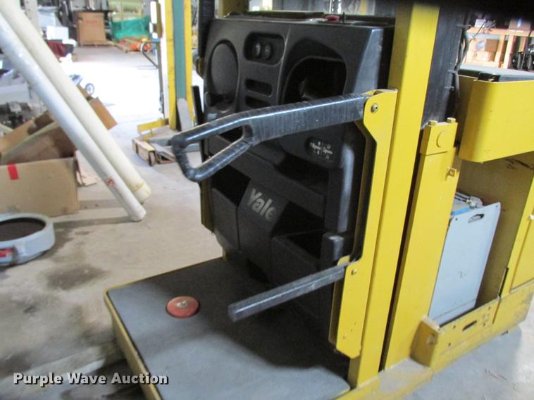 image for item DX9448 Yale C826N01933 forklift