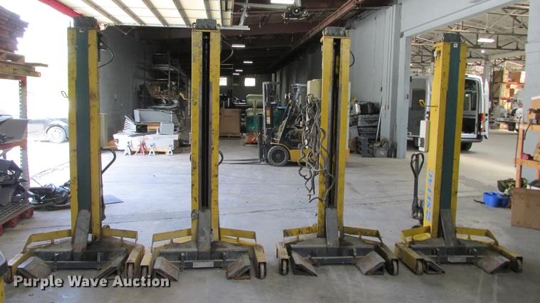 image for item DX9449 2002 Sefac 1200M65 auto column lift