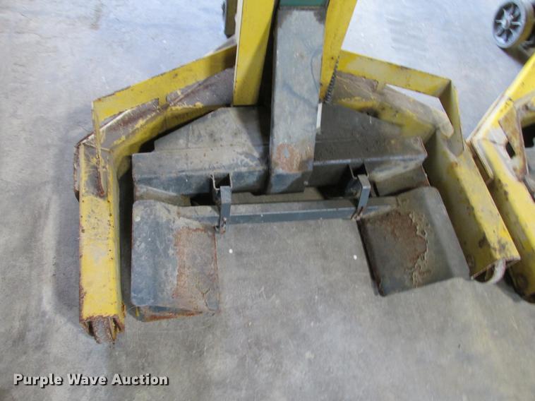 image for item DX9449 2002 Sefac 1200M65 auto column lift