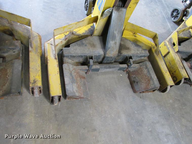 image for item DX9449 2002 Sefac 1200M65 auto column lift