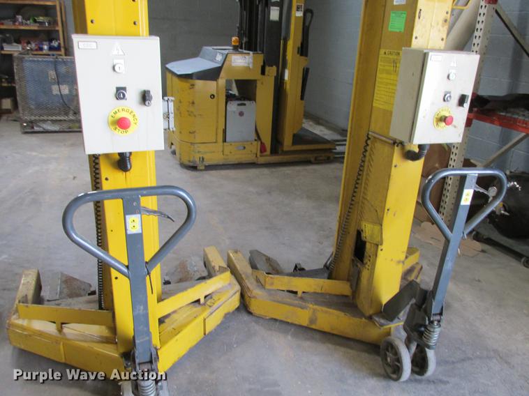 image for item DX9449 2002 Sefac 1200M65 auto column lift