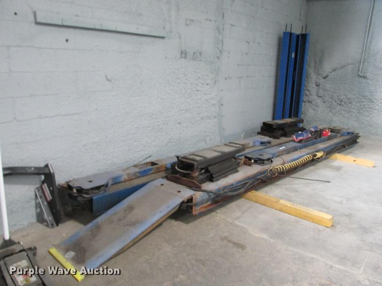 image for item DX9457 Rotary four post auto lift