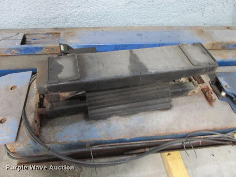 image for item DX9457 Rotary four post auto lift