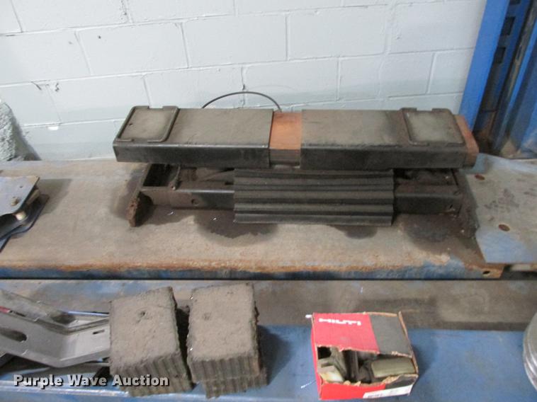 image for item DX9457 Rotary four post auto lift