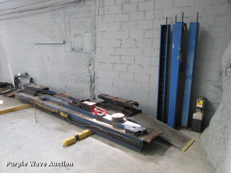 image for item DX9457 Rotary four post auto lift