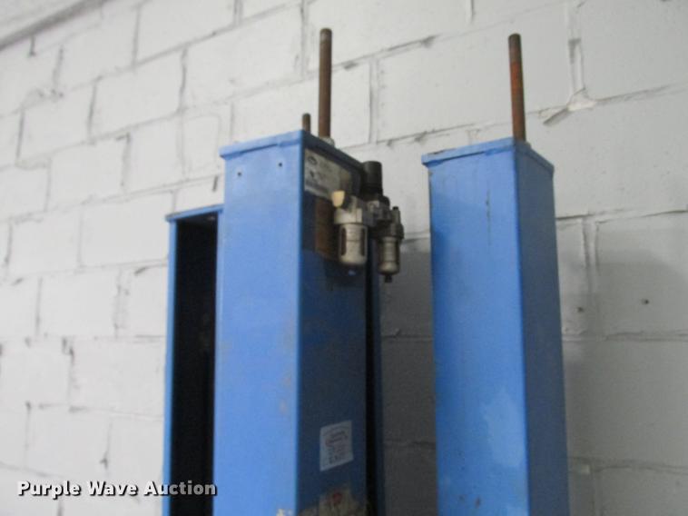 image for item DX9457 Rotary four post auto lift