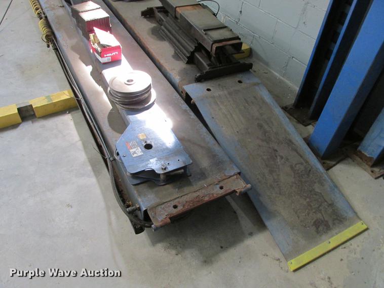 image for item DX9457 Rotary four post auto lift