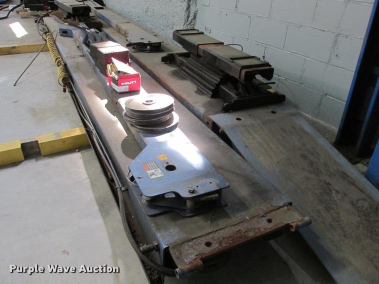 image for item DX9457 Rotary four post auto lift