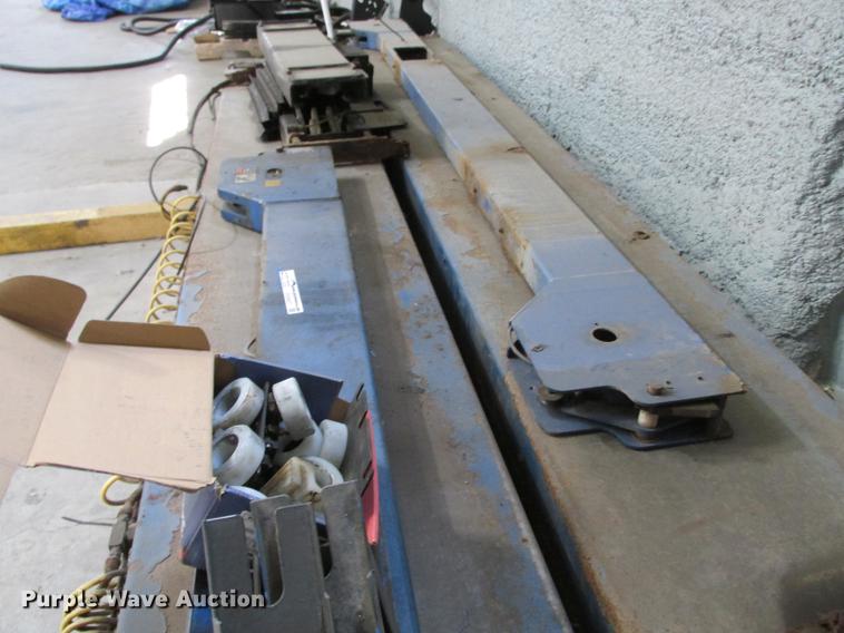 image for item DX9457 Rotary four post auto lift