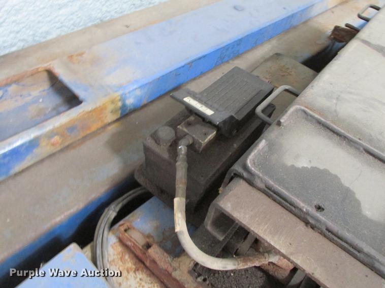 image for item DX9457 Rotary four post auto lift