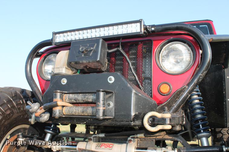 image for item DZ9967 1999 Jeep Wrangler SUV