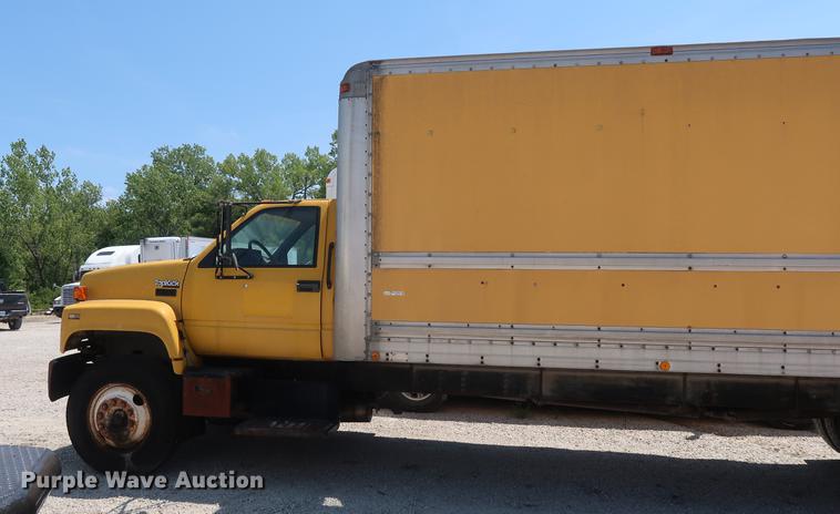 image for item EF9779 1991 GMC TopKick C5500 box truck
