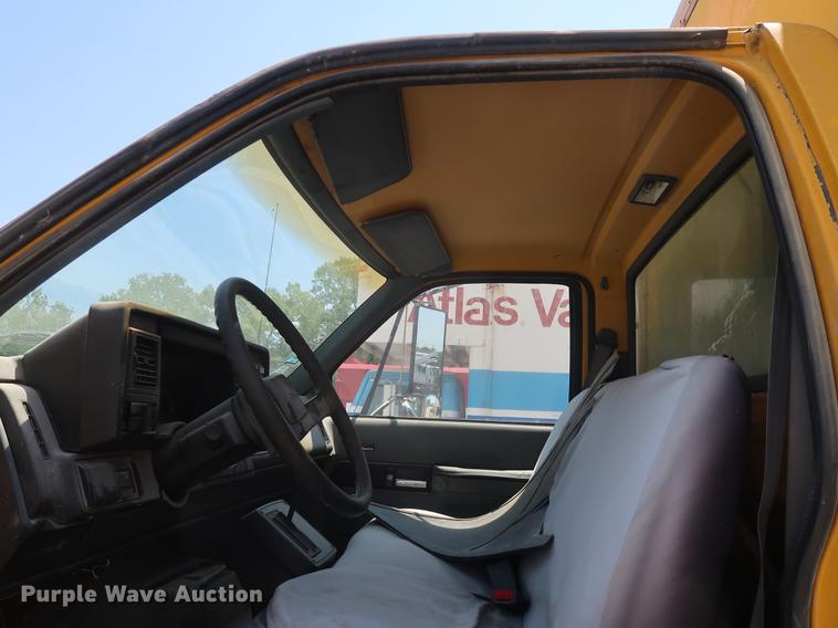 image for item EF9779 1991 GMC TopKick C5500 box truck