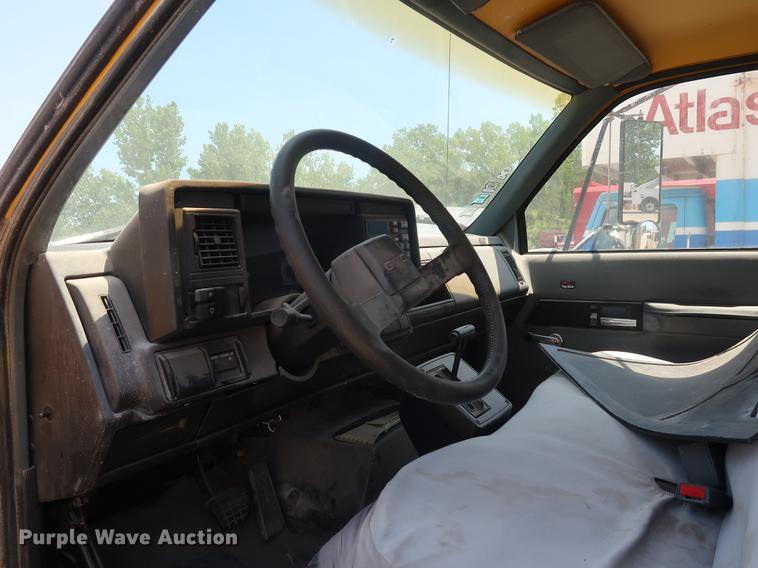 image for item EF9779 1991 GMC TopKick C5500 box truck