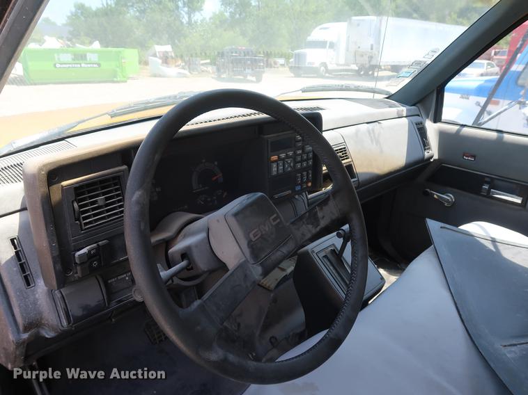 image for item EF9779 1991 GMC TopKick C5500 box truck