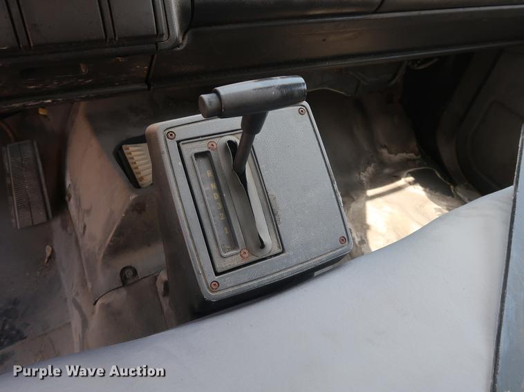 image for item EF9779 1991 GMC TopKick C5500 box truck