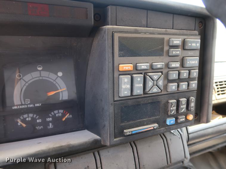 image for item EF9779 1991 GMC TopKick C5500 box truck