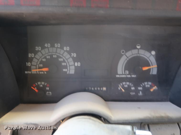 image for item EF9779 1991 GMC TopKick C5500 box truck