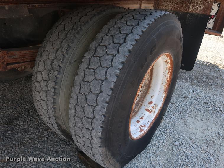 image for item EF9779 1991 GMC TopKick C5500 box truck