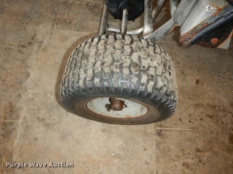 image for item EM9598 Lesco fertilizer spreader