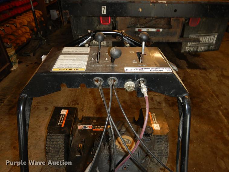 image for item EM9598 Lesco fertilizer spreader