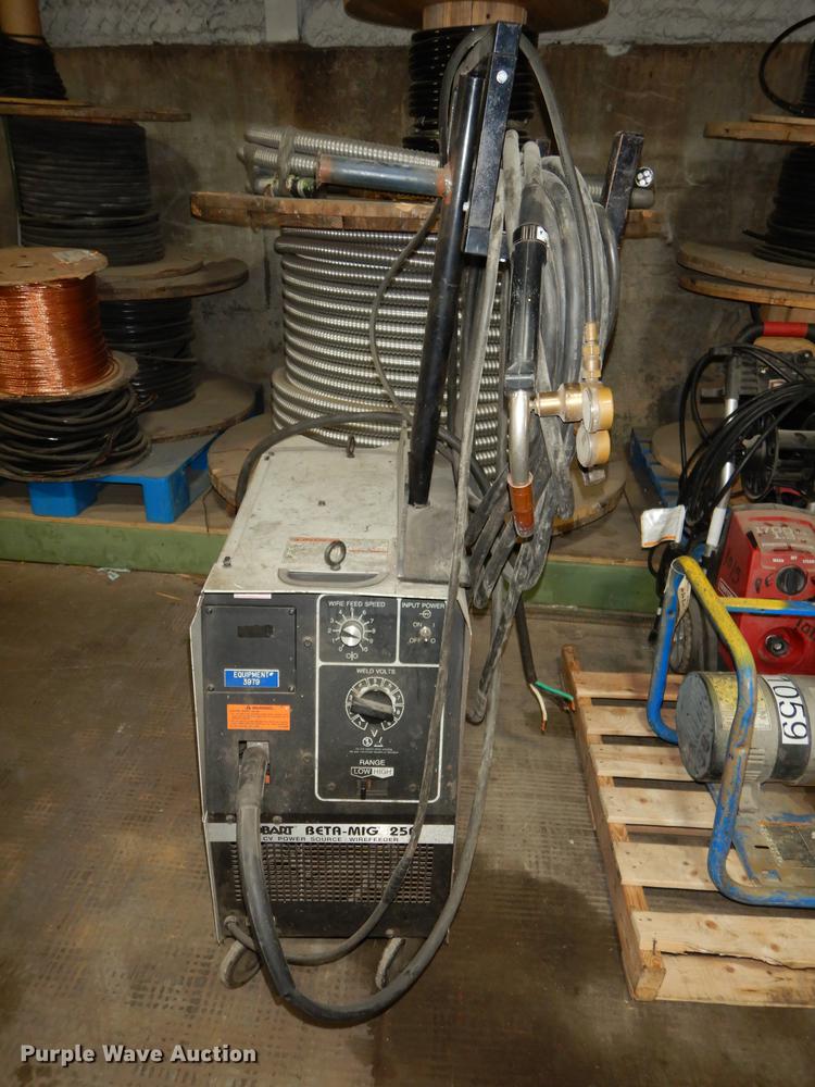 image for item EM9613 Hobart BetaMig 250 wire feed welder