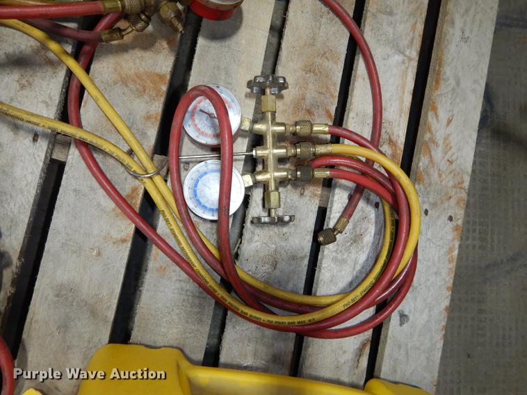 image for item EM9614 Stinger 2000 refrigerator recovery machine