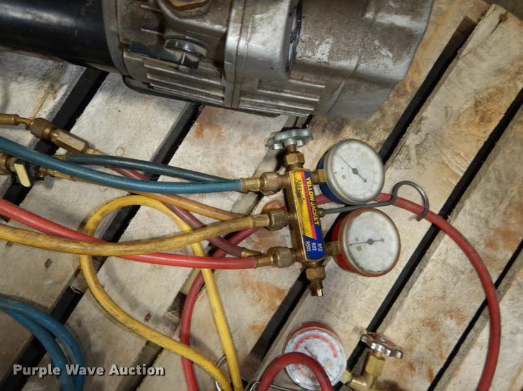 image for item EM9614 Stinger 2000 refrigerator recovery machine