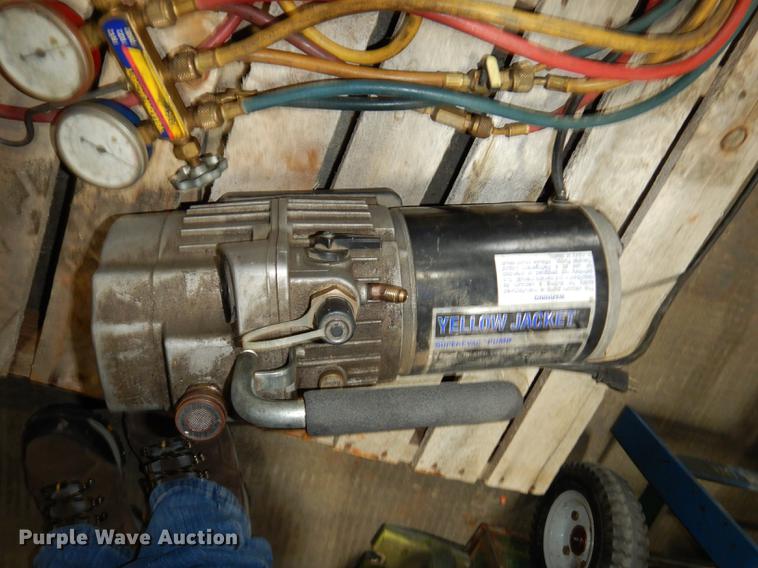 image for item EM9614 Stinger 2000 refrigerator recovery machine