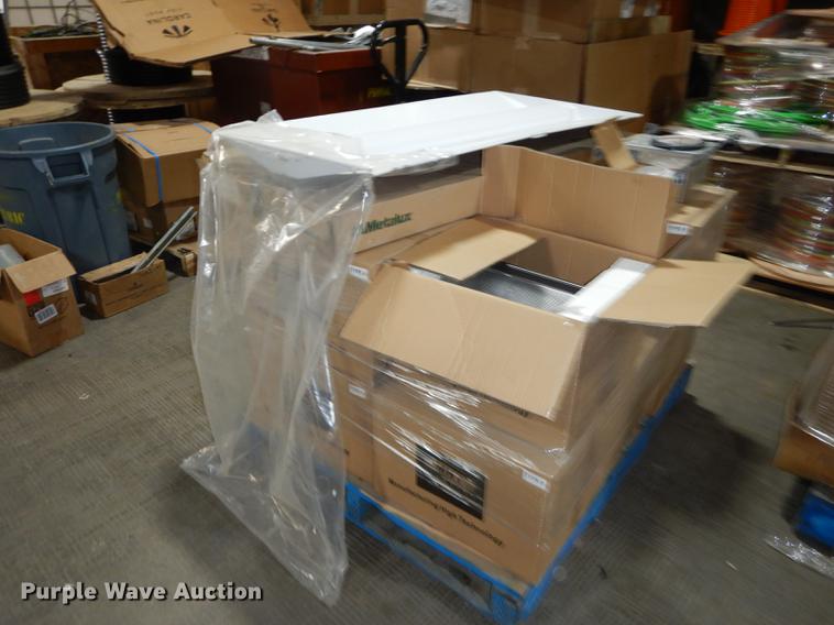 image for item EM9619 (2) pallets light fixtures