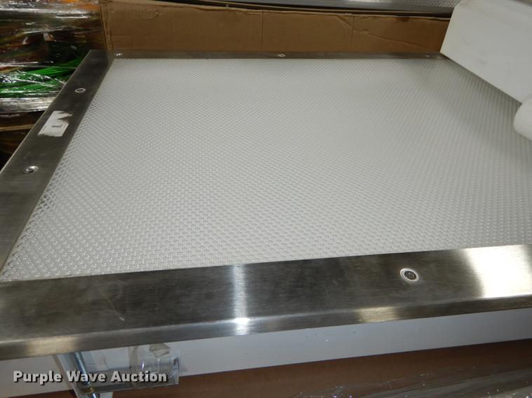 image for item EM9619 (2) pallets light fixtures