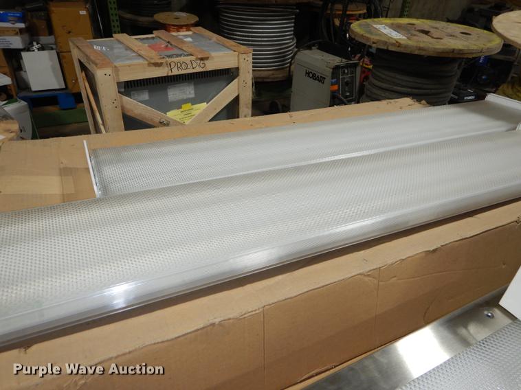 image for item EM9619 (2) pallets light fixtures