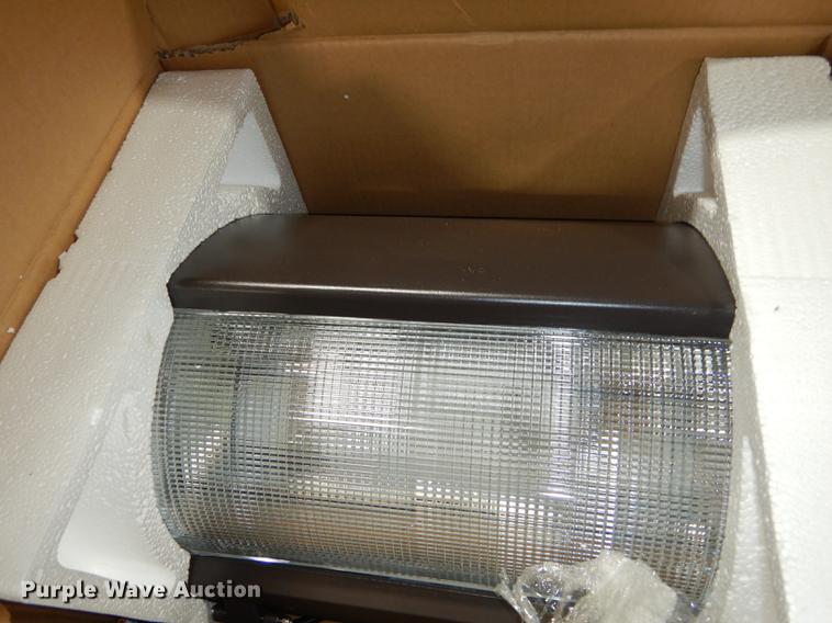 image for item EM9619 (2) pallets light fixtures