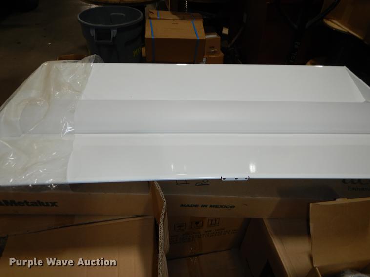 image for item EM9619 (2) pallets light fixtures