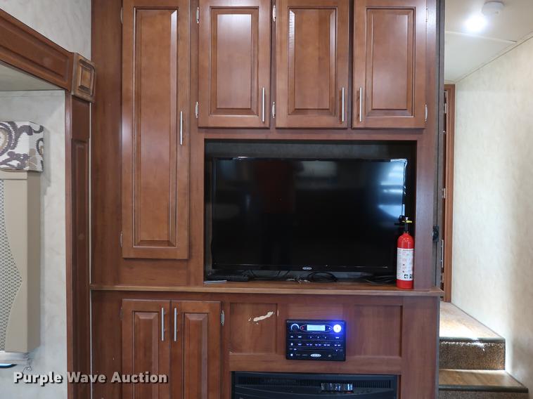 image for item EP9425 2015 Cedar Creek Silverback camper