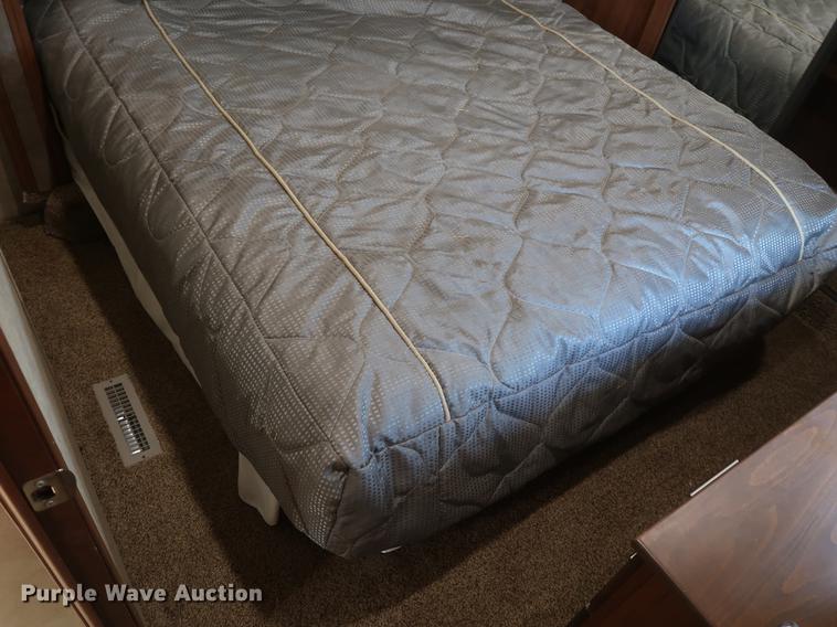 image for item EP9425 2015 Cedar Creek Silverback camper