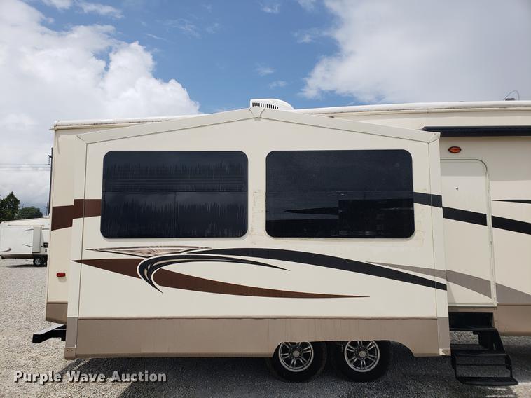 image for item EP9425 2015 Cedar Creek Silverback camper