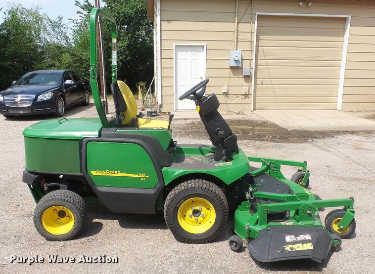 image for item ES9261 John Deere 1445 Series II lawn mower