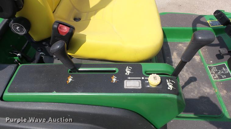 image for item ES9261 John Deere 1445 Series II lawn mower