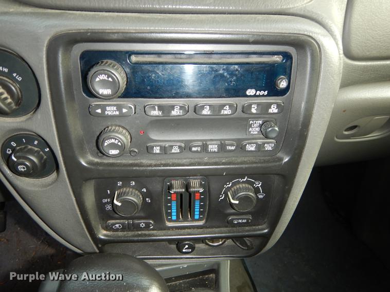 image for item J5528 2002 Chevrolet TrailBlazer SUV