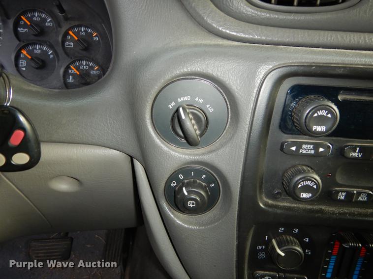 image for item J5528 2002 Chevrolet TrailBlazer SUV