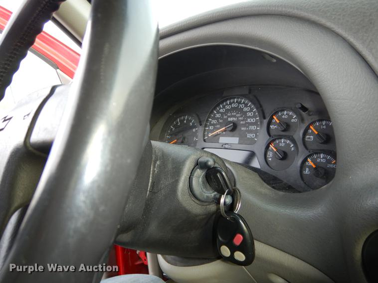 image for item J5528 2002 Chevrolet TrailBlazer SUV